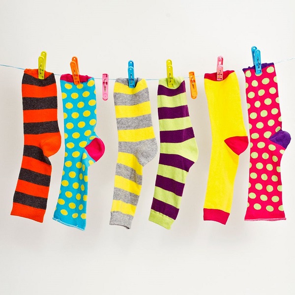 چطور جوراب ها را بشوییم که سالم بمانند